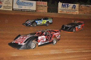 (5-6-2016) Jason Cardwell #07 - Trevor Sise #73 - Barrett Lowe #72 (Volunteer Speedway)